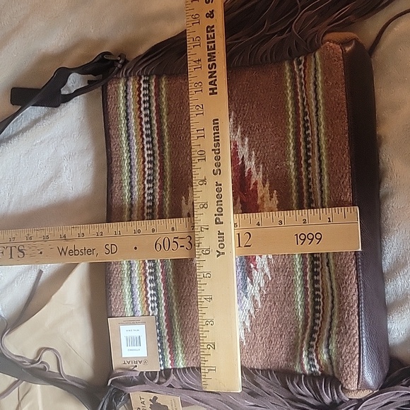 NWT ARIAT SHERIDAN COLLECTION CROSS BODY BAG - Picture 5 of 5